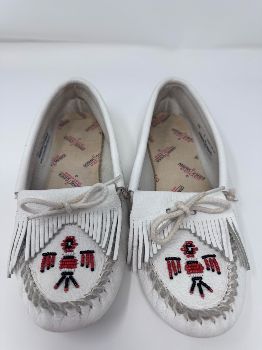 Vintage Minnetonka Moccasins White Leather Thunderbird Beaded Soft Sole Size 6